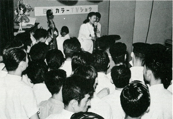With the arrival of the color TV era, a “color TV show” was demonstrated at the venue (1962)