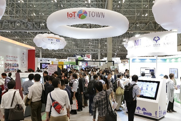 The organizer's special exhibit evolved into “IoT Town” and expanded the area (2016)